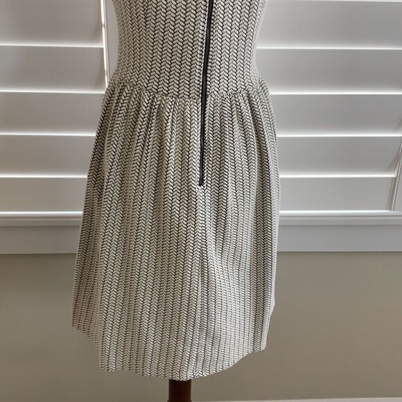 Sz 2 Tall Ann Taylor LOFT chevron cream & charcoal sheath dress - Picture 9 of 12